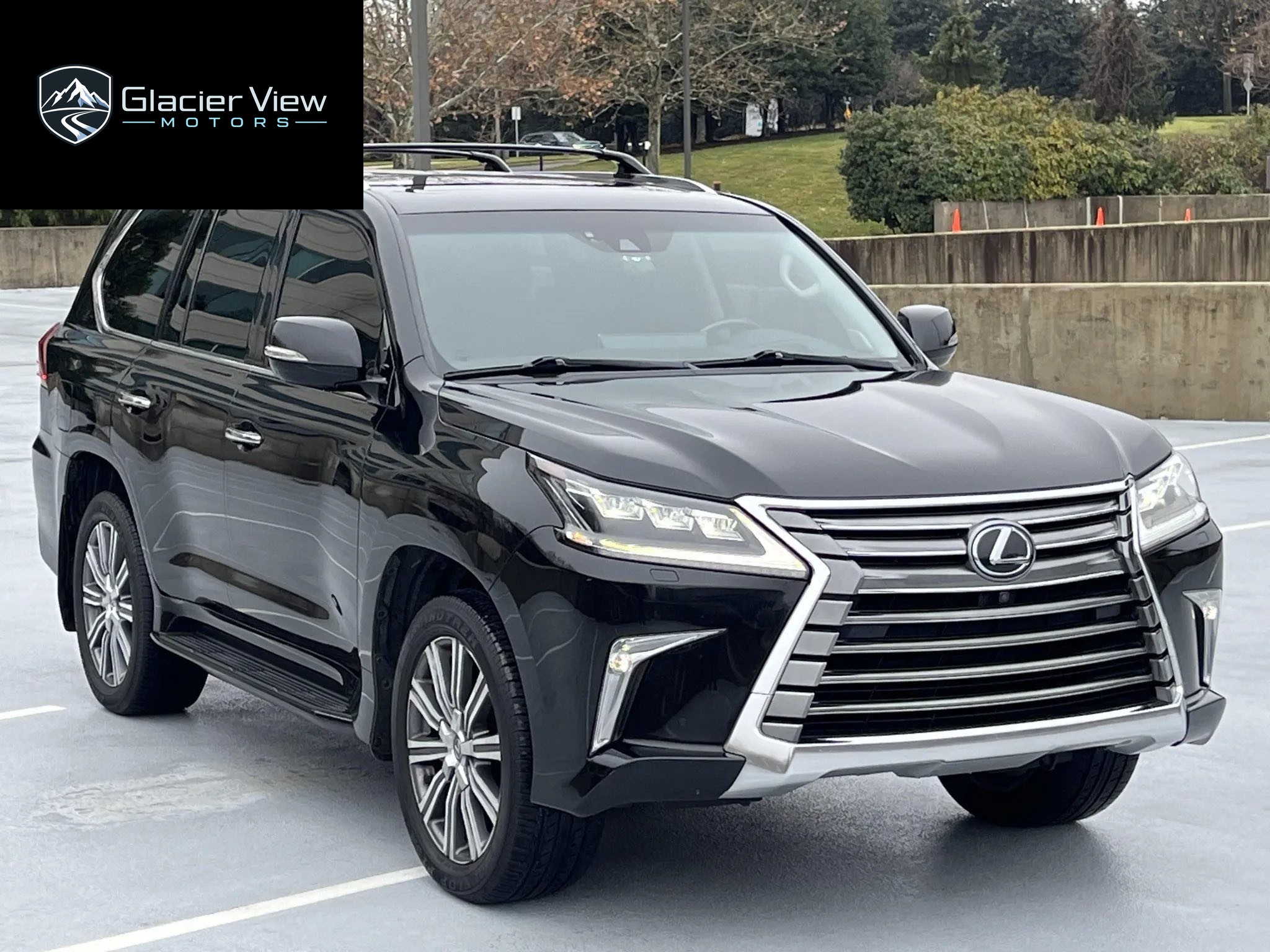2016 Lexus LX570 photo 2