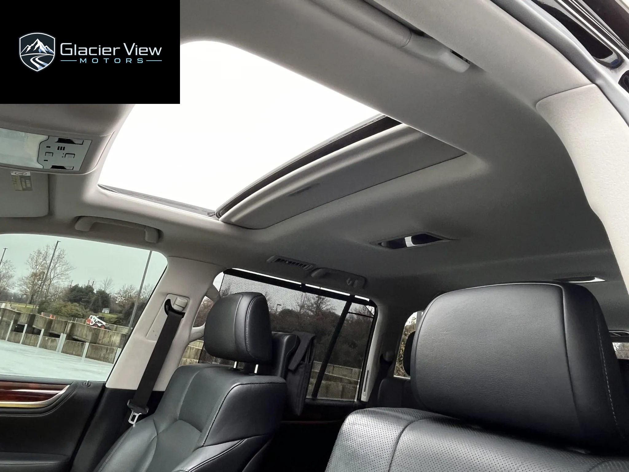 2016 Lexus LX570 photo 9