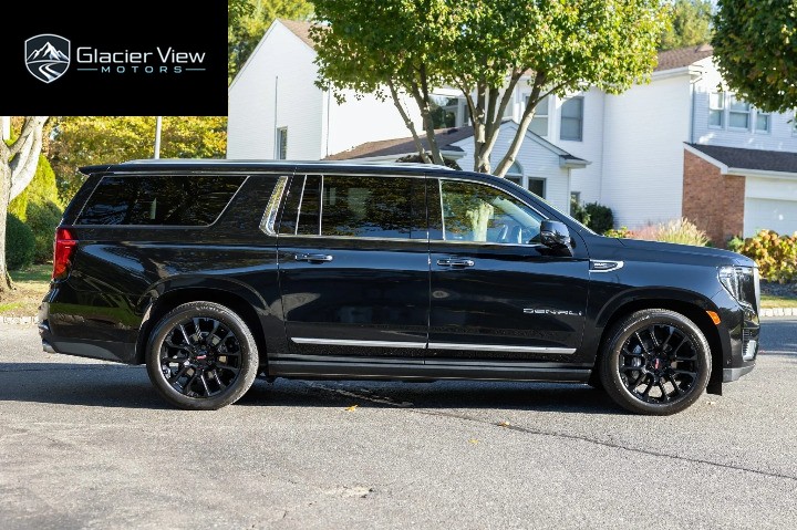 2023 GMC Yukon XL Denali photo 8