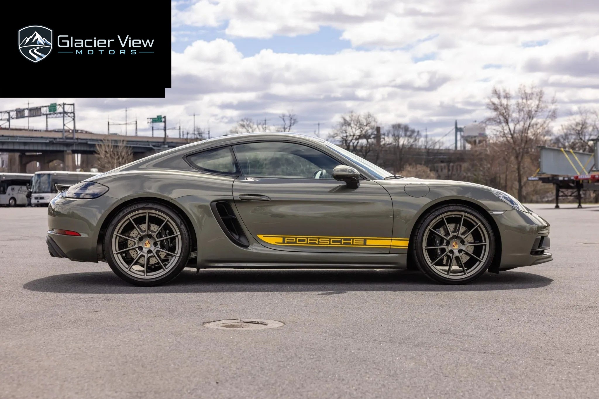 2023 Porsche 718 Cayman GTS 4.0 photo 3